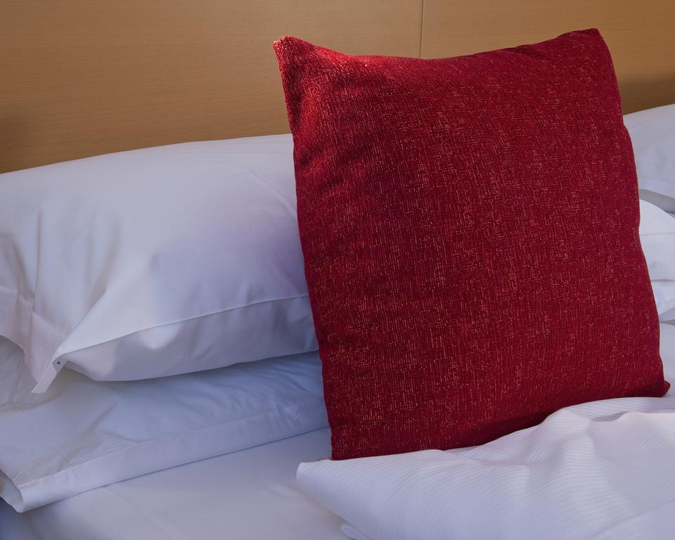 Large Single Room French bed,164681979:JPEG
